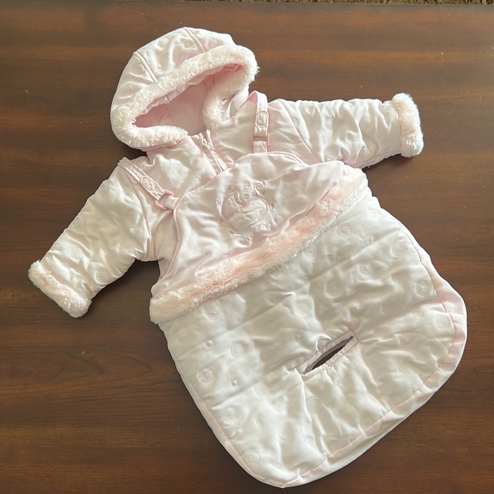 Baby girl bunting size 0/9 months